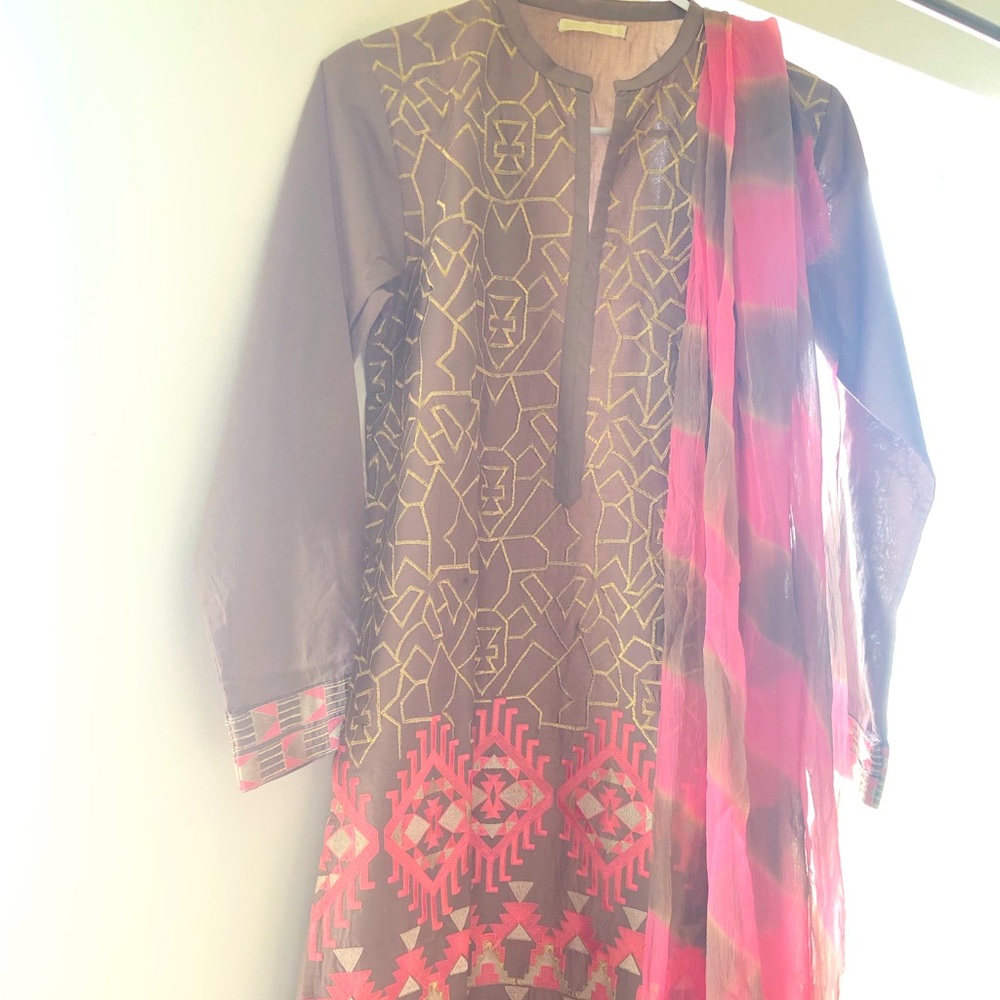 Pakistani indian kurta and duppatta